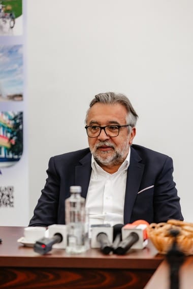 Știri de azi | Romaşcanu: Voi începe o nouă etapă a vieţii mele profesionale, o demnitate care presupune maximă integritate şi o independenţă politică, administrativă. Voi demisiona din toate funcţiile politice şi administrative şi mă voi retrage total din viaţa politic - Știri de azi | 