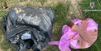 whatsapp-image-2025-05-06-at-14-23-55.jpg - Știri de azi Știri de azi | Reţea de traficanţi de droguri destructurată la Oradea / Susbstanţe interzise în valoare de peste 1,8 milioane de euro, descoperite la percheziţii / Traficanţii şi consumatorii comunicau online, iar drogurile erau lăsate în locuri conspirative - Știri de azi |