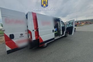 Știri de azi | Autoutilitară furată din Italia, depistată pe autostrada A1/ Transporta obiecte de bricolaj profesionale, laptopuri şi un generator de curent – FOTO - Știri de azi | 