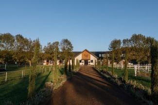 Știri de azi | Wild Hills, primul country club corporate retreat de lângă Cluj-Napoca, dezvoltat pe locul fostei Herghelii de la Jucu, va fi deschis oficial pe 29 mai, în urma unei investiţii de 8 milioane de euro - Știri de azi | 