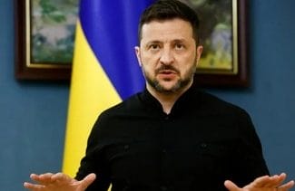 Știri de azi | Zelenski acuză Rusia, după convorbirea lui Trump cu Putin fără vreun rezultat, de faptul că ”încearcă să câştige timp” pentru a-şi continua ”invazia şi războiul”. El respinge ”condiţii nerealiste” ale Moscovei - Știri de azi | 