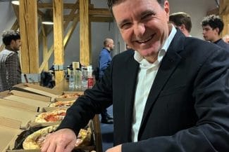 467762174-18126775888385573-8592994746091077770-n.jpg - Știri de azi Știri de azi | Nicuşor Dan, întrebat dacă mai poate face o analogie cu pizza – ca la Primăria Capitalei cu bugetul – după ce a văzut datele de la Ministerul Finanţelor: De ani de zile plătim o pizza medie şi mâncăm o pizza mare / Diferenţa asta trebuie să fie plătită de - Știri de azi |