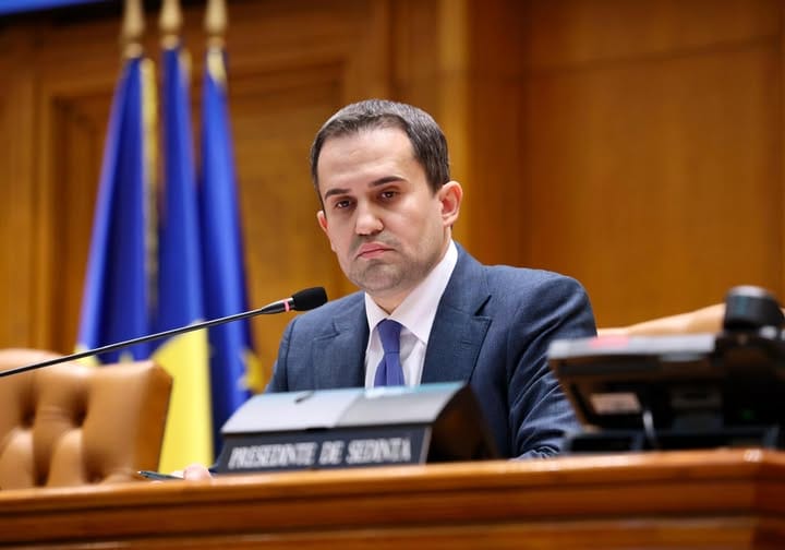 Ciprian Șerban, președintele Camerei Deputaților, în timpul unei ședințe oficiale privind măsurile de reducere a cheltuielilor administrative