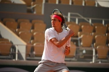 Știri de azi | Tenis – ATP 500 Halle: O femeie a ajuns la spital, după ce a fost lovită de un panou publicitar, în timpul meciului lui Zverev - Știri de azi | 