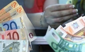 evaziune.jpg - Știri de azi Știri de azi | Amenzi usturătoare în Craiova – avea mai mulți bani în casă decât cei înregistrați! Polițiștii au intrat puternic în agenții economici care fac evaziune fiscală - Știri de azi |