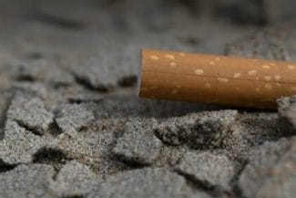 Știri de azi | Fumatul pe plajă, în parc sau în staţii de autobuz, interzis în Franţa începând de duminică - Știri de azi | 