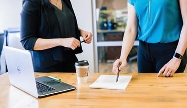 functionari-publicijpg - Știri de azi Știri de azi | FNSA condamnă „direcţia inechitabilă, cinică şi agresivă” în care Guvernul face reformă în administraţia publică, în timp ce „locurile unde vegetează sinecurile, în care se plătesc indemnizaţii obscene pentru loialitate politică”, rămân aproape neatinse - Știri de azi |