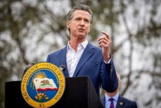 gavin-newsom.jpg - Știri de azi Știri de azi | Newsom afirmă că Trump ”a ales teatrul în faţa siguranţei publice” când a desfăşurat Garda Naţională în Los Angeles/ Newsom avertizează că democraţia este atacată şi afirmă: ”Congresul nu e nicăieri” - Știri de azi |