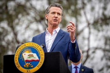Știri de azi | Newsom afirmă că Trump ”a ales teatrul în faţa siguranţei publice” când a desfăşurat Garda Naţională în Los Angeles/ Newsom avertizează că democraţia este atacată şi afirmă: ”Congresul nu e nicăieri” - Știri de azi | 