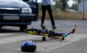 media-162749650498443500jpg - Știri de azi Știri de azi | Tânără de 17 ani, lovită de mașină în timp ce mergea cu bicicleta - Știri de azi |