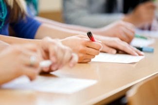 Știri de azi | Schimbări majore la examenul de maturitate. Religia intră în lista opționalelor de bacalaureat. Prima generație care va putea alege această materie - Știri de azi | 