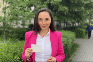 Știri de azi | Anamaria Gavrilă susține că învestirea noului guvern seamănă cu o mascaradă: ‘Acest vot e doar o formalitate, pentru că se votează între ei’ - Știri de azi | 