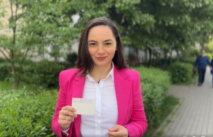 Știri de azi | Anamaria Gavrilă susține că învestirea noului guvern seamănă cu o mascaradă: ‘Acest vot e doar o formalitate, pentru că se votează între ei’ - Știri de azi | 