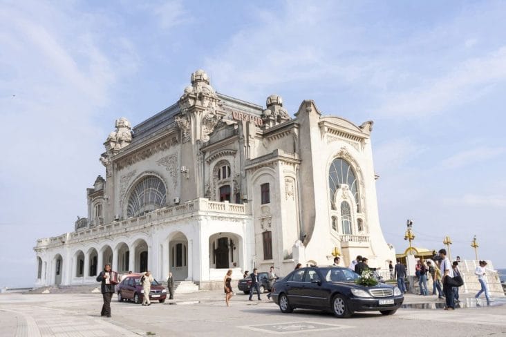 Știri de azi | Cazinoul din Constanța găzduiește prima cununie civilă: Care sunt costurile pentru oficiere - Știri de azi | 
