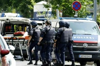 Știri de azi | Autorităţile vor creşte vârsta minimă de achiziţionare a anumitor tipuri de arme, urmare a atacului de la Graz - Știri de azi | 