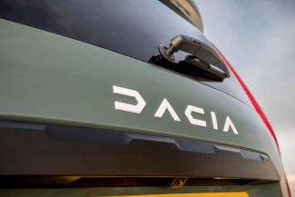 Știri de azi | Dacia continuă să facă valuri în Germania: motivul pentru care nemții se îmbulzesc s-o cumpere, în ciuda unei scumpiri a prețurilor de aproape 50% - Știri de azi | 