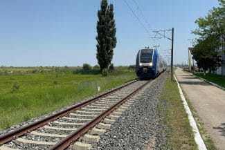 media-174991192501656000jpg - Știri de azi Știri de azi | Haos pe calea ferată în Prahova: 15 trenuri blocate de un copac căzut peste firele electrice - Știri de azi |