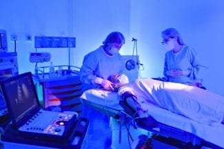 Știri de azi | De la o rană pe col, la un diagnostic grav. Cum a fost tratată fără operație - Știri de azi | 