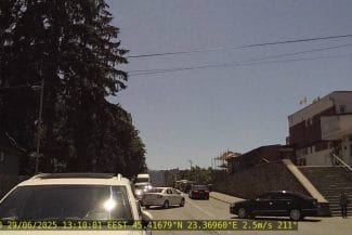 media-175120832893421900jpg - Știri de azi Știri de azi | Polițist prins pe contrasens, după ce a trecut și peste linia continuă - Știri de azi |