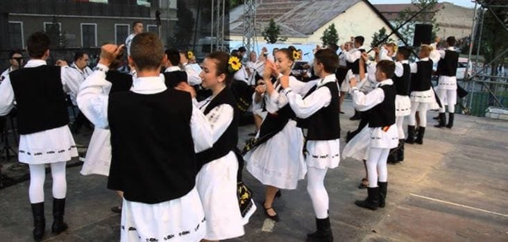 media-175122119493288900png - Știri de azi Știri de azi | Prima ediţie a Festivalul ‘Prispa’ – paradă a portului popular, demonstraţii meşteşugăreşti şi târg cu produse naturale, în ALba - Știri de azi |