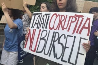 Știri de azi | FOTO Studenții și elevii protestează în Piața Victoriei: Câteva sute de tineri s-au adunat în centrul Capitalei - Știri de azi | 