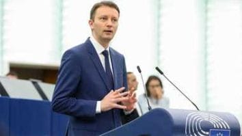 Știri de azi | Siegfried Mureşan (PNL): Europarlamentarii AUR nu au nicio şansă să fie luaţi în serios cu moţiunea de cenzură împotriva Comisiei Europene / Este un exerciţiu de imagine, un pretext pentru ca AUR să continue să creeze zgomot şi să atace UE - Știri de azi | 