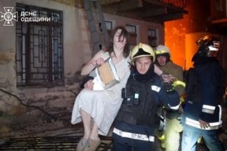 odesa-drone-tw2jpg - Știri de azi Știri de azi | Un mort şi 14 răniţi, inclusiv trei salvatori, în atacuri ruse cu dronă la Odesa. Şase răniţi, inclusiv doi adolescenţi, în atacuri cu dronă şi bombe planante la Harkov. Kievul anunţă că a doborât 70 dintre cele 86 de drone lansate de ruşi, Moscova 61 ucr - Știri de azi |