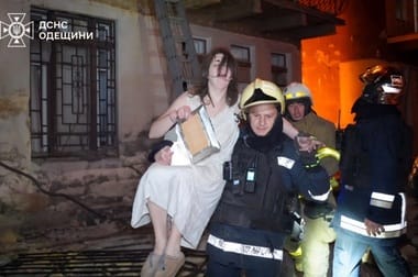 odesa-drone-tw2jpg - Știri de azi Știri de azi | Un mort şi 14 răniţi, inclusiv trei salvatori, în atacuri ruse cu dronă la Odesa. Şase răniţi, inclusiv doi adolescenţi, în atacuri cu dronă şi bombe planante la Harkov. Kievul anunţă că a doborât 70 dintre cele 86 de drone lansate de ruşi, Moscova 61 ucr - Știri de azi |