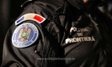 politia-de-frontiera-3-iun.jpg - Știri de azi Știri de azi | Aproximativ 20.000 de lire sterline, găsite în bagajul de mână al unui bărbat, pe Aeroportul Internaţional Timişoara/ El nu a putut justifica banii - Știri de azi |