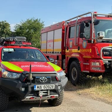 Știri de azi | Zeci de pompieri români au plecat spre Franţa, unde vor participa la un program de pre-poziţionare, organizat de Direcţia de Protecţie Civilă Europeană. Programul vizează reducerea timpului de răspuns în cazul incendiilor de pădure – VIDEO - Știri de azi | 