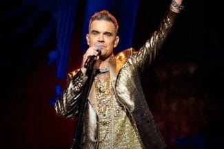 Știri de azi | Robbie Williams a fost numit ambasador muzical al FIFA. El va cânta la festivitatea de deschidere a CM a cluburilor alături de Laura Pausini - Știri de azi | 