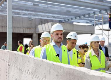 Știri de azi | Ministrul Sănătăţii, optimist cu privire la faptul că spitalele construite prin PNRR pot fi terminate la timp: Omul sfinţeşte locul/ La noul Spital de Pneumoftiziologie ”Marius Nasta”, 92% din structură a fost realizată în numai 11 luni - Știri de azi | 