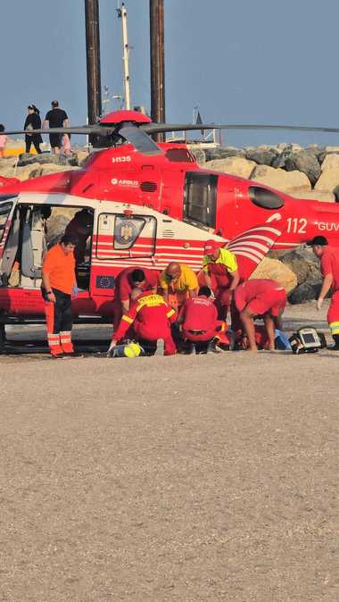 whatsapp-image-2025-06-10-at-19-22-07.jpg - Știri de azi Știri de azi | O femeie a fost scoasă inconştientă din mare la Costineşti / La faţa locului s-a deplasat şi elicopterul SMURD - Știri de azi |