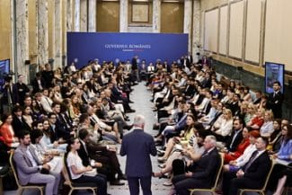 Știri de azi | A fost lansat Programul Oficial de Internship al Guvernului, ediţia a XII-a, la Palatul Victoria. 150 de finalişti se vor familiariza cu mecanismele de funcţionare ale administraţiei, pe parcursul a două luni, în 26 de instituţii-gazdă - Știri de azi | 