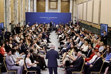 Știri de azi | A fost lansat Programul Oficial de Internship al Guvernului, ediţia a XII-a, la Palatul Victoria. 150 de finalişti se vor familiariza cu mecanismele de funcţionare ale administraţiei, pe parcursul a două luni, în 26 de instituţii-gazdă - Știri de azi | 
