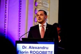 Știri de azi | Ministrul Sănătăţii admite că în spitalele din România unii medici mai primesc bani în plic de la pacienţi. Ce mesaj are Alexandru Rogobete pentru medicii care primesc plicul cu bani - Știri de azi | 