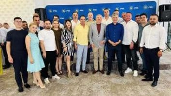 Știri de azi | Virgil Popescu: Alături de colegii din PNL Mehedinţi am votat pentru susţinerea lui Gigel Ştirbu pentru funcţia de vicepreşedinte al regiunii Oltenia şi a lui Ştefan Stoica, membru în BEX, la Congresul PNL - Știri de azi | 