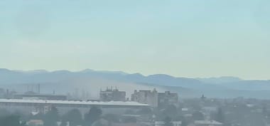 Știri de azi | Miros puternic de cauciuc ars şi fenomen de tip ”ceaţă densă” în mai multe zone din Ploieşti / Garda de Mediu, control la rafinăria din zona de nord a oraşului / Reacţie chimică în zona batalurilor cu reziduuri petroliere - Știri de azi | 