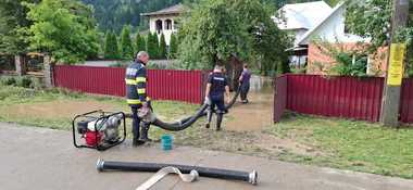 Știri de azi | Neamţ: 890 de persoane evacuate, 245 de gospodării afectate, în urma inundaţiilor / Situaţia de urgenţă continuă / Cota de pericol, depăşită pe râul Bistriţa - Știri de azi | 