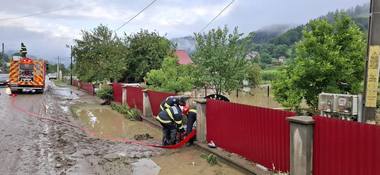 Știri de azi | Preşedintele CJ Neamţ anunţă alocarea unui fond de rezervă de 300.000 lei pentru sprijinirea persoanelor afectate de dezastre: Am decis să renunţăm anul acesta la finanţarea „Zilele comunelor”, „Zilele Oraşului Târgu‑Neamţ” şi a unui festival - Știri de azi | 