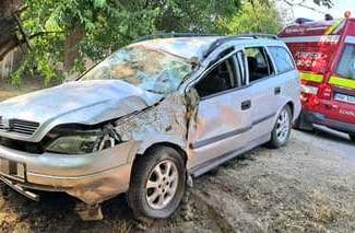 ace12b7b-ce2a-4241-8f4b-069dd70ce545jpg - Știri de azi Știri de azi | Teleorman: Patru răniţi, după ce un şofer a pierdut controlul asupra direcţiei de mers iar maşina s-a izbit violent de un cap de pod - Știri de azi |