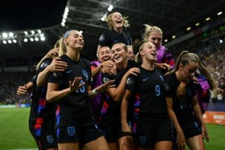 Știri de azi | Fotbal feminin: Anglia a revenit de la 0-1 şi a învins Italia după prelungiri, calificându-se în finala Euro 2025 - Știri de azi | 