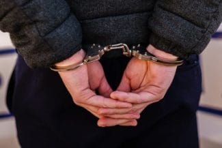 arestatjpg - Știri de azi Știri de azi | Dolj: Tânăr, reţinut după ce a violat două fete, de 10 ani şi 12 ani/ El este acuzat şi că a dezbrăcat o fetiţă de şase ani şi a lovit un băiat de nouă ani - Știri de azi |