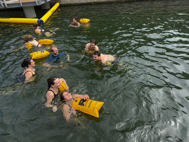 baie-in-sena-xjpg - Știri de azi Știri de azi | Parizienii au putut face prima baie în Sena după mai bine de un secol – VIDEO - Știri de azi |