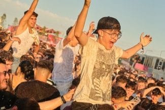 beach-pleasejpg - Știri de azi Știri de azi | La festivalul Beach, Please! s-a scandat „Ceauşescu, Ceauşescu!”. IICMER: „Un gest profund îngijorător. Vă îndemnăm să vă informaţi, să aflaţi adevărul şi să învăţaţi din istorie”/ VIDEO - Știri de azi |
