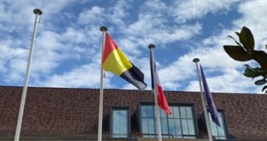 Știri de azi | Primăria de la Besançon, în estul Franţei, depune o plângere cu privire la”furtul” unui steag ucrainean, pe care o retrage după ce anunţă că steagul a fost dat jos ”din greşeală” de agenţi municipali - Știri de azi | 