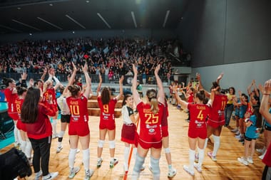 blaj-fani-1jpg - Știri de azi Știri de azi | Volei feminin: Campioana Volei Alba Blaj, acceptată direct în grupele Ligii Campionilor - Știri de azi |