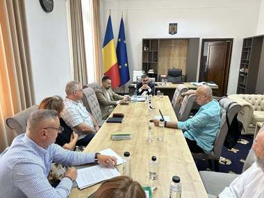 Știri de azi | Întâlnire la Ministerul Muncii între sindicalişti şi ministrul Florin Manole, pe tema dificultăţilor „majore” cu care se confruntă angajaţii caselor de pensii/ Ei cer, printre altele, digitalizarea instituţiilor la nivel naţional - Știri de azi | 