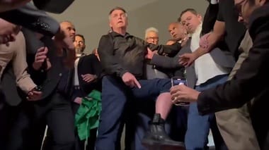 bolsonaro-bratara-tejpg - Știri de azi Știri de azi | Trump impune Braziliei suprataxe vamale de 50%. Departamentul Trezoreriei impune serie de sancţiuni judecătorului Curţii Supreme Alexandre de Moraes care-l judecă pe Bolsonaro, pe care-lm acuză de de ”detenţii arbitrare” şi nerespectarea ”libertăţii de e - Știri de azi |