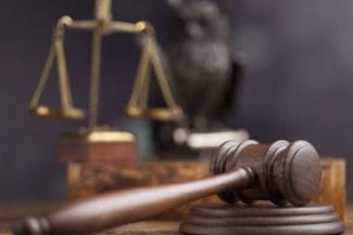 ciocaneljpg - Știri de azi Știri de azi | Femeia din Galaţi care şi-a omorât în bătaie fiica de nouă ani, la începutul anului trecut, a fost condamnată la 28 de ani şi patru luni de închisoare. Ani grei de închisoare au primit şi mătuşa şi unchiul fetiţei, care au fost complici - Știri de azi |